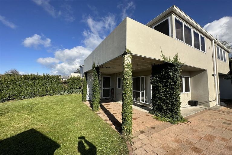 Photo of property in 2/23 Bernleigh Terrace, West Harbour, Auckland, 0618