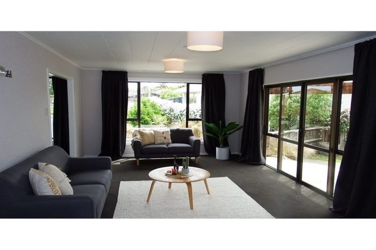 Photo of property in 35 John Street, Otatara, Invercargill, 9879