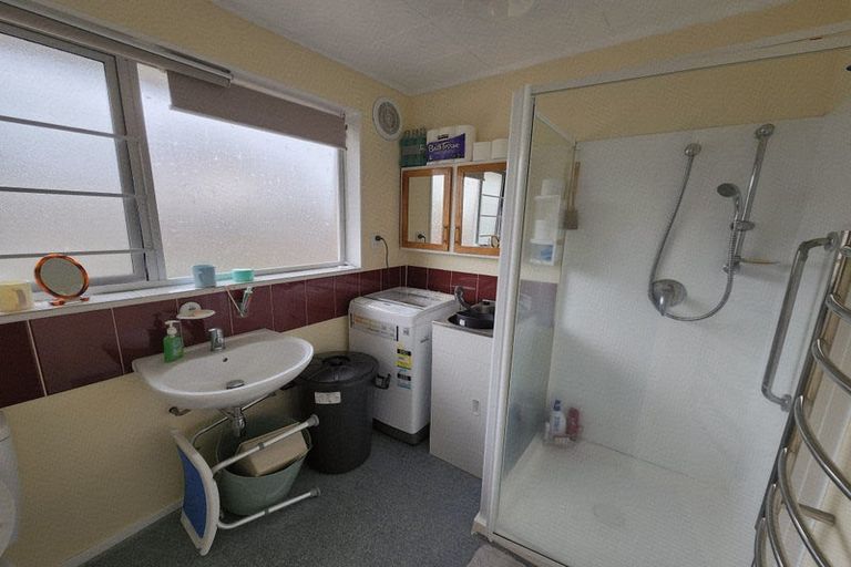 Photo of property in 2b Barbary Avenue, Kelston, Auckland, 0602