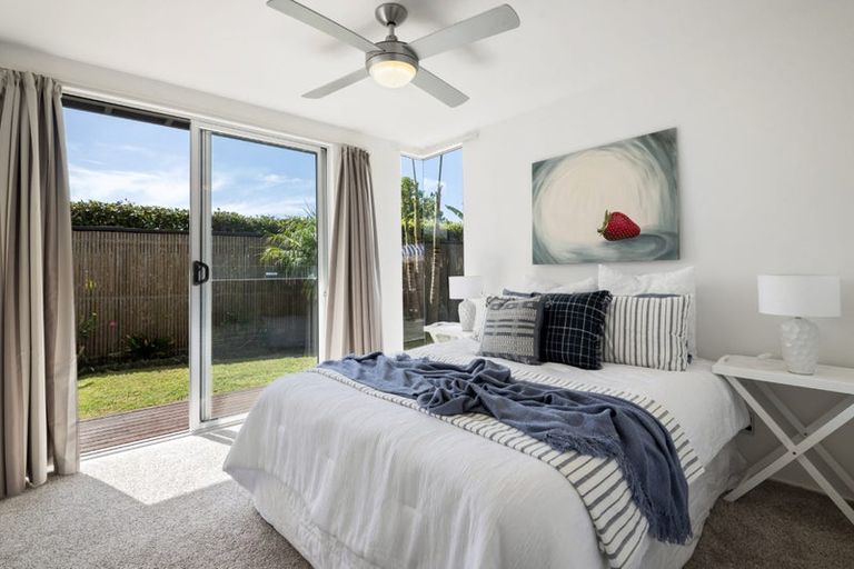 Photo of property in 1/598 Beach Road, Rothesay Bay, Auckland, 0630
