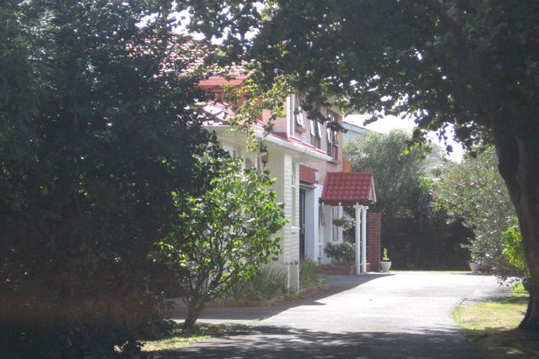 Photo of property in 2/143 Shakespeare Road, Milford, Auckland, 0620