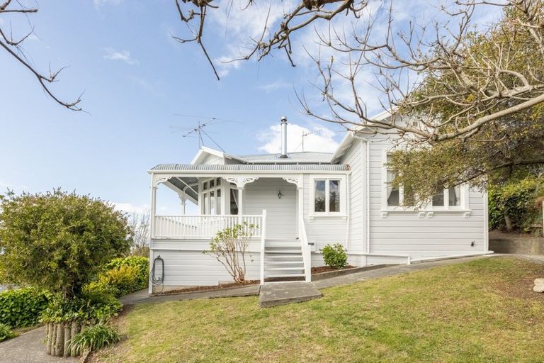 Photo of property in 123 Chaucer Road, Hospital Hill, Napier, 4110