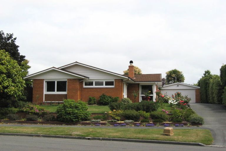 Photo of property in 27 Hillcrest Place, Avonhead, Christchurch, 8042