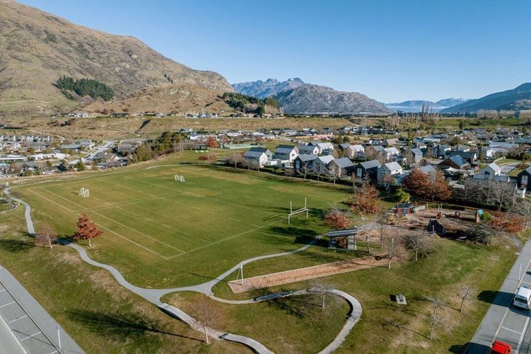 Photo of property in 3 Rere Road, Lake Hayes, Queenstown, 9304