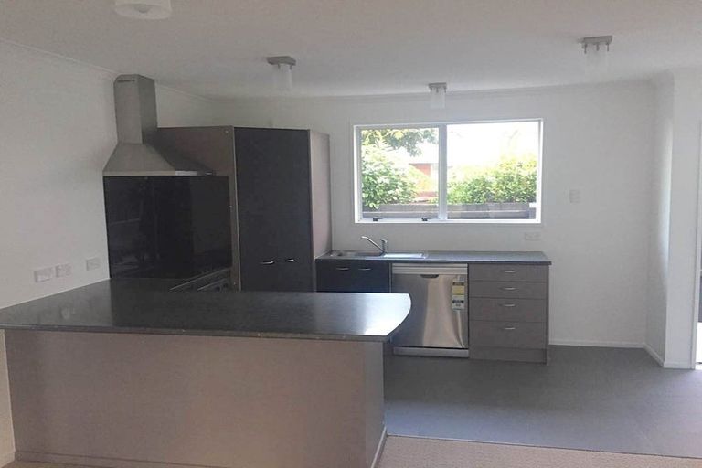 Photo of property in 32 Dunbarton Street, Redwood, Christchurch, 8051