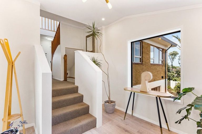 Photo of property in 8 Pounamu Place, Shelly Park, Auckland, 2014