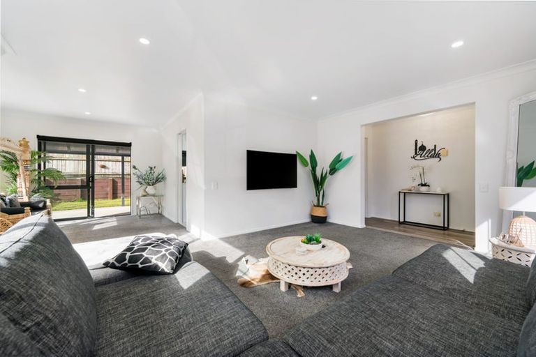 Photo of property in 82 Hillwell Drive, Henderson, Auckland, 0612