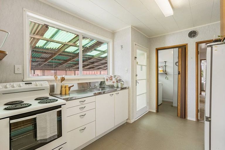 Photo of property in 5 Papa Place, Birkdale, Auckland, 0626