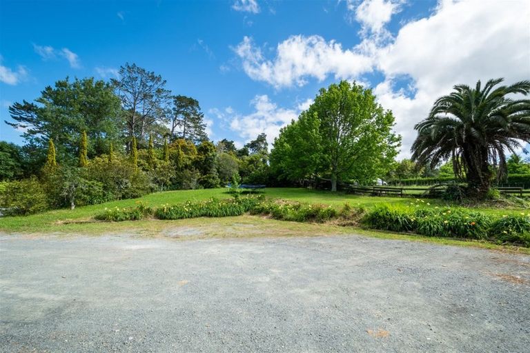 Photo of property in 87 Tawa Road, Kumeu, 0891