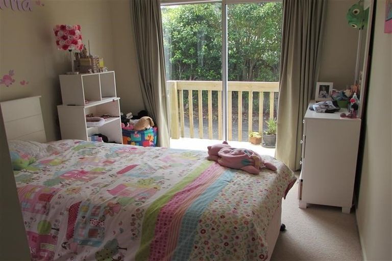 Photo of property in 71 West Harbour Drive, West Harbour, Auckland, 0618