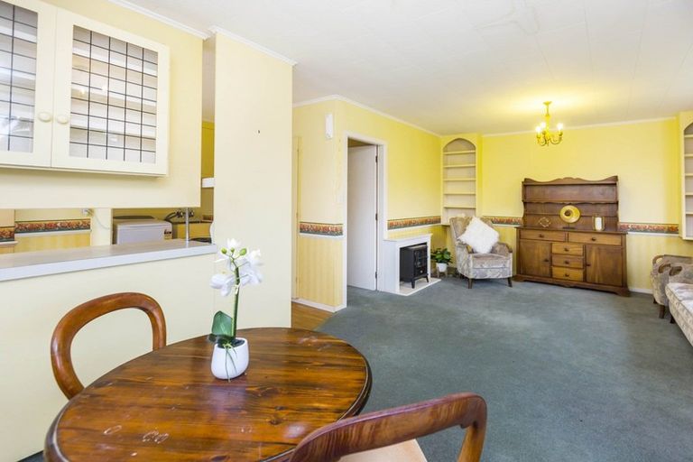 Photo of property in 2/10 Ponderosa Grove, Maoribank, Upper Hutt, 5018