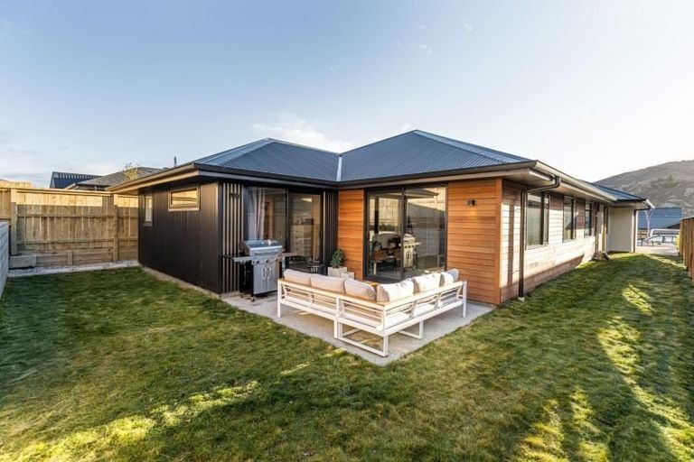 Photo of property in 5 Howden Drive, Jacks Point, 9371