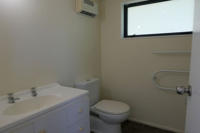 Photo of property in 21 Tiromoana Road, Raumati South, Paraparaumu, 5032