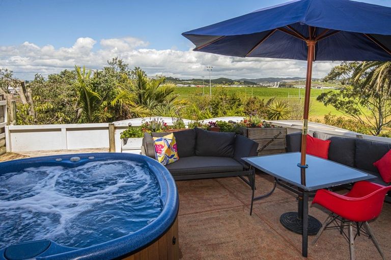 Photo of property in 10 Tanekaha Drive, Parahaki, Whangarei, 0112