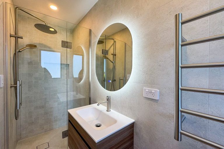 Photo of property in 19c House Avenue, Mangere Bridge, Auckland, 2022