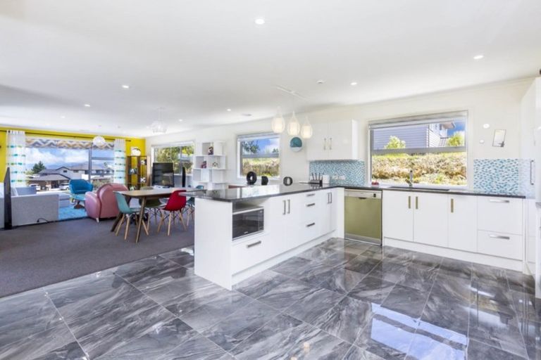 Photo of property in 25b Mount Marua Way, Timberlea, Upper Hutt, 5018