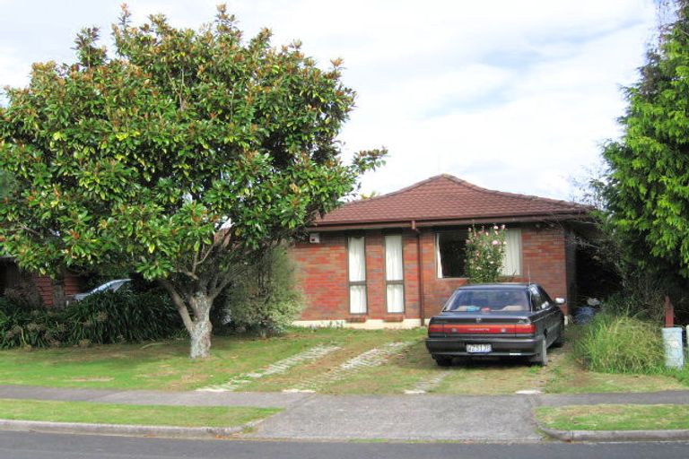 Photo of property in 24 Jillteresa Crescent, Half Moon Bay, Auckland, 2012
