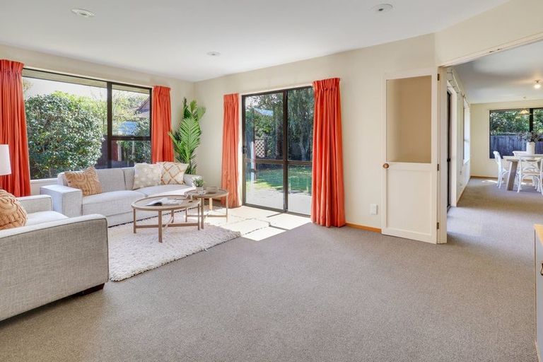 Photo of property in 8 Algie Place, Avonhead, Christchurch, 8042