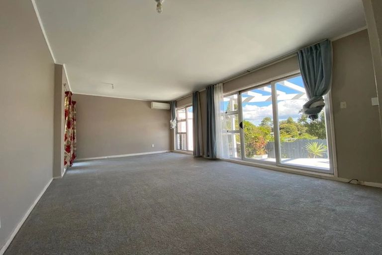 Photo of property in 6 Barlow Place, Chatswood, Auckland, 0626