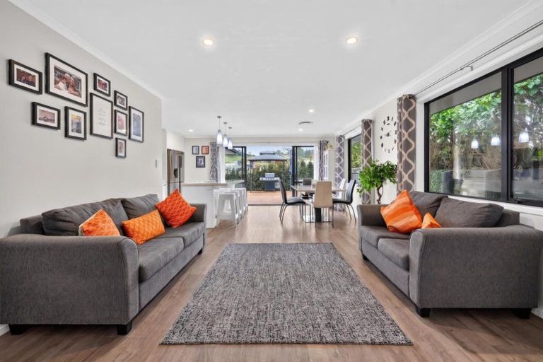 Photo of property in 40 Boocock Crescent, Orewa, 0931