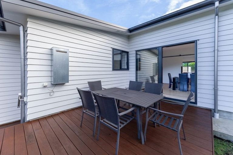Photo of property in 21 Ferndale Drive, Waikanae, 5036