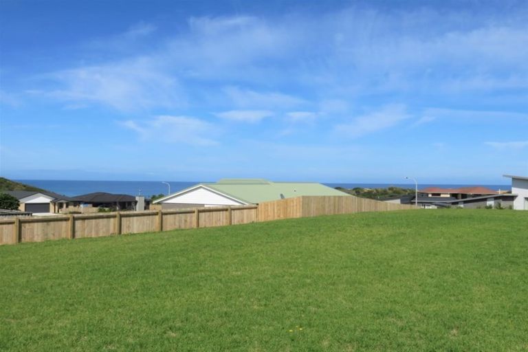 Photo of property in 7 Snapper Street, Baylys Beach, 0377