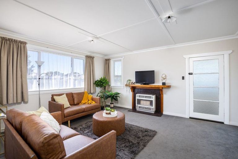 Photo of property in 6 High Street West, Waitara, 4320