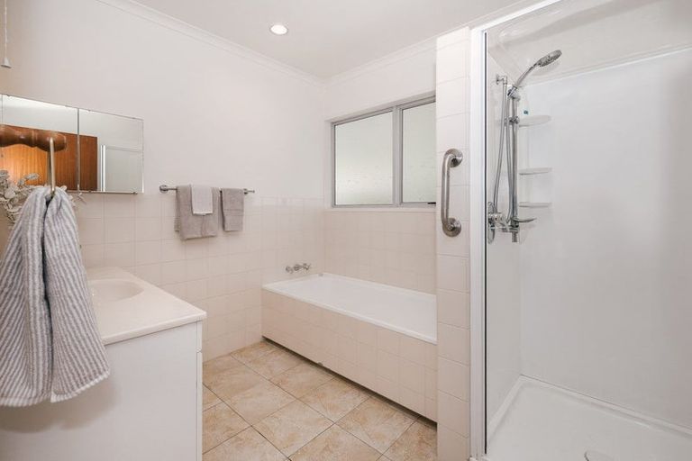 Photo of property in 53 Wikiriwhi Crescent, Awapuni, Palmerston North, 4412