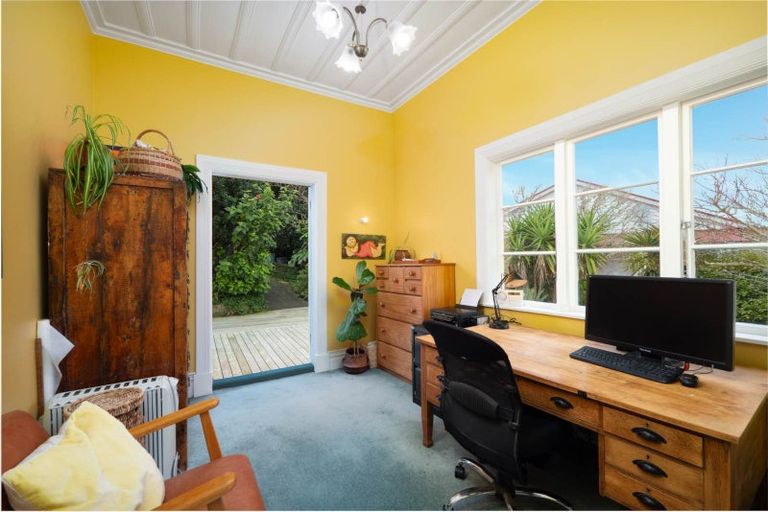 Photo of property in 9 Robertson Street, Russell, 0202