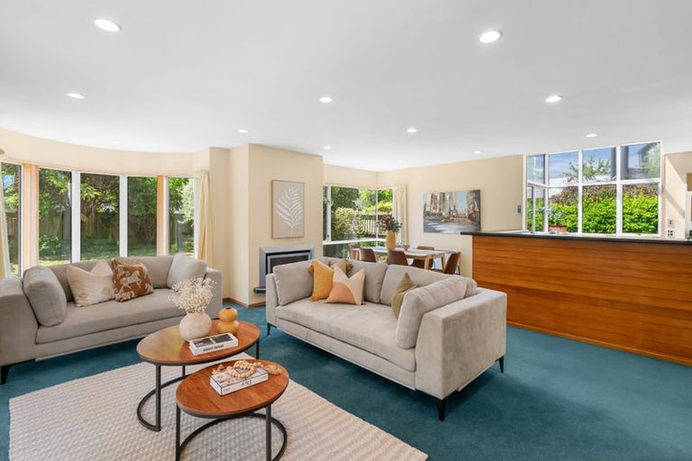 Photo of property in 11 Brockhall Lane, Avonhead, Christchurch, 8042