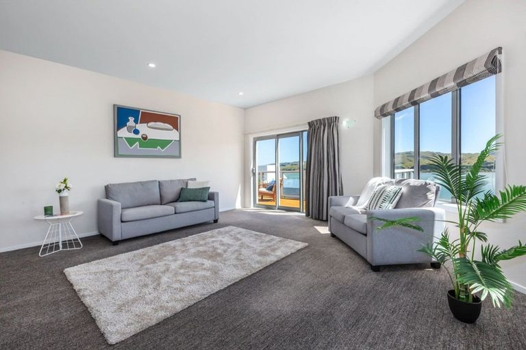 Photo of property in 22 Molyneux Close, Whitby, Porirua, 5024