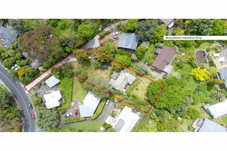 Photo of property in 48 Derwent Crescent, Titirangi, Auckland, 0604