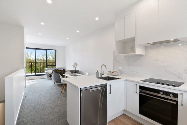 Photo of property in 3 Meg Lane, Glen Eden, 0602