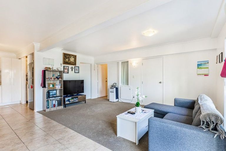 Photo of property in 17 Da Vinci Place, West Harbour, Auckland, 0618