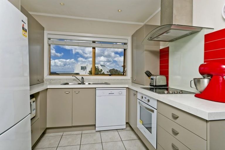 Photo of property in 1/2 Morice Place, Torbay, Auckland, 0630