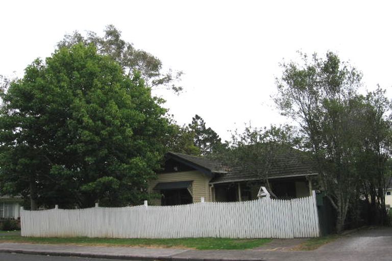 Photo of property in 2/36 Eskdale Road, Birkdale, Auckland, 0626