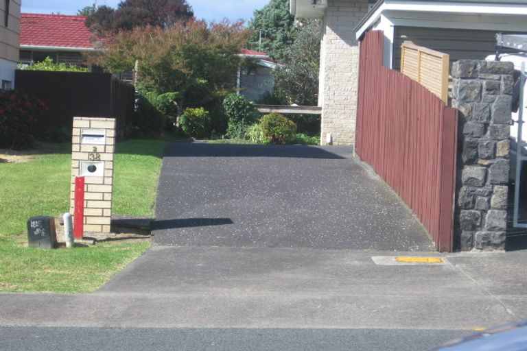 Photo of property in 1/38 Akoranga Drive, Northcote, Auckland, 0627