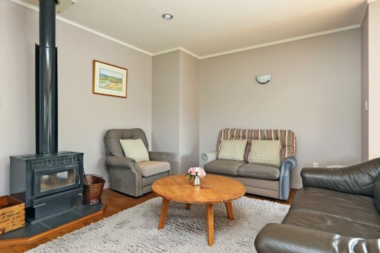 Photo of property in 18 Airini Road, Waimarama, Havelock North, 4294