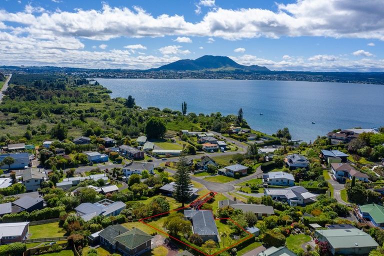 Photo of property in 6 Earle Place, Acacia Bay, Taupo, 3330