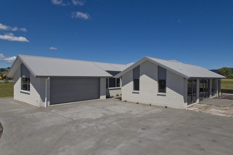 Photo of property in 22 Awatea Drive, Whitianga, 3510