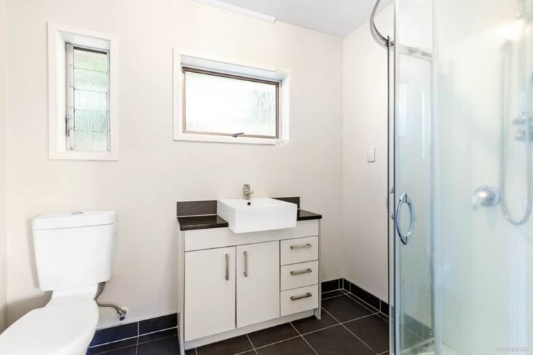 Photo of property in 2/581 East Coast Road, Browns Bay, Auckland, 0630