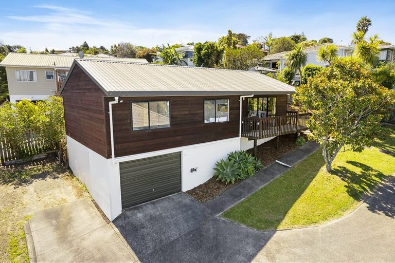 Photo of property in 1/11 Valecrest Place, Bayview, Auckland, 0629