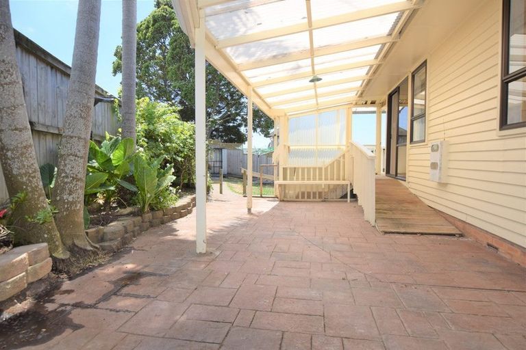 Photo of property in 6 Advene Road, Cockle Bay, Auckland, 2014