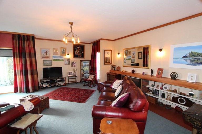 Photo of property in 402 Porangahau Road, Waipukurau, 4282