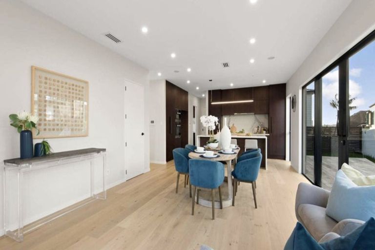 Photo of property in 47a Takutai Avenue, Half Moon Bay, Auckland, 2012