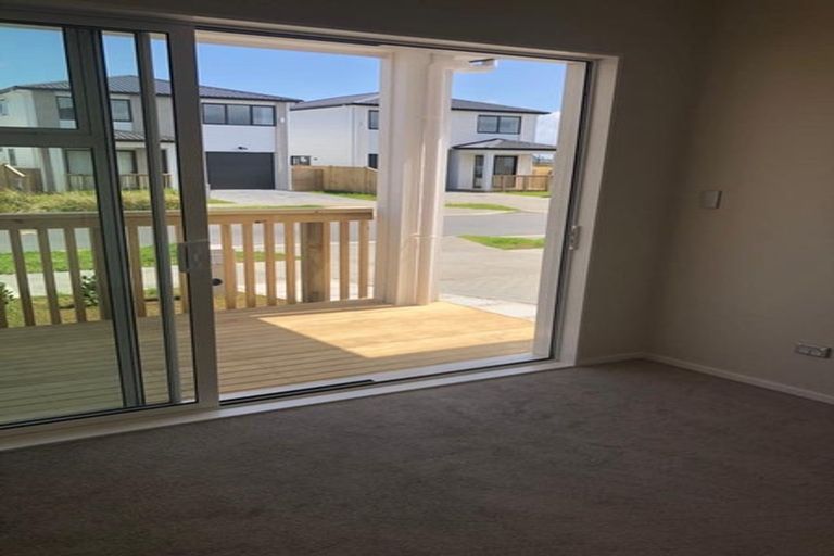 Photo of property in 23 Woven Place, Karaka, Papakura, 2113