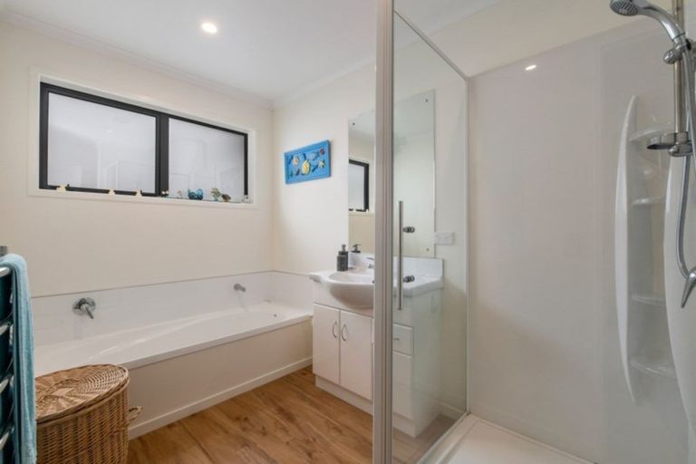 Photo of property in 8 Savage Crescent, Upper Hutt Central, Upper Hutt, 5018