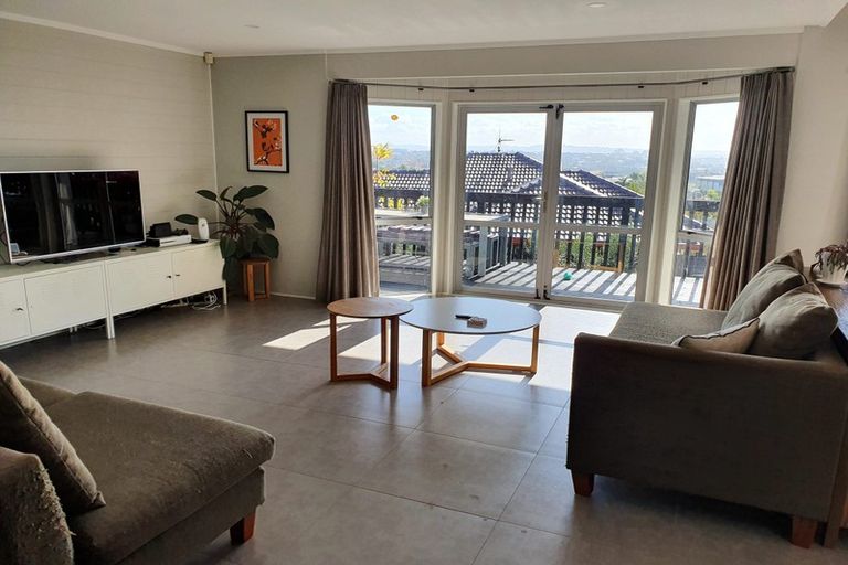 Photo of property in 7 Kerlin Crescent, West Harbour, Auckland, 0618