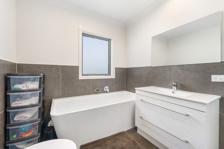 Photo of property in 1 Vaucluse Heights, Fitzherbert, Palmerston North, 4410