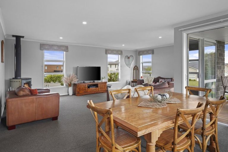 Photo of property in 43 Lakeside Terrace, Omokoroa, 3114